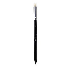 Christian Dior Backstage Large Eyeshadow Blending Brush 23  --- By Christian Dior